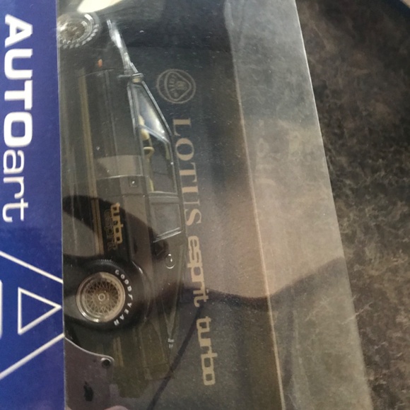 PLEASE DON’T PURCHASE AS MY PAYMENT SYSTEM IS NOT WORKING Lotus 1/18 model - Picture 4 of 5